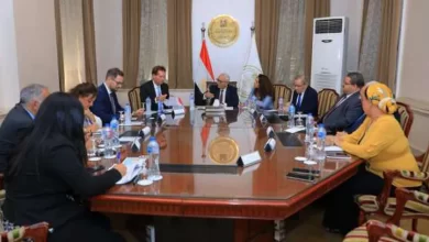 وزير التربية والتعليم مع الوفد