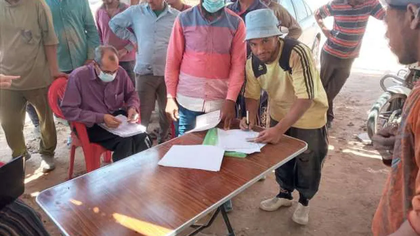 جانب من أعمال حصر وتسجيل العمالة غير المنتظمة