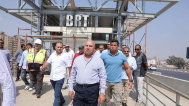 الفريق المهندس كامل الوزير وزير النقل في جولة تفقدية للطريق الدائري - صورة أرشيفية