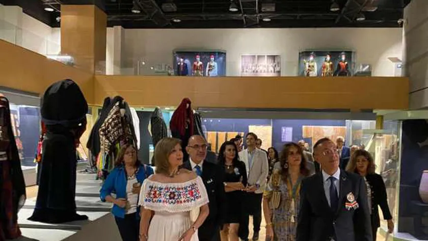 افتتاح معرض الصور