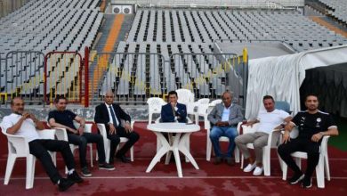 وزير الشباب والرياضة يلتقي لاعبي المنتخب الوطني لكرة القدم