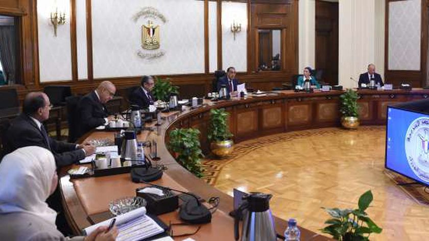 رئيس الوزراء: تحسين شبكات البنية الأساسية في شق الثعبان لتكون صديقة للبيئة