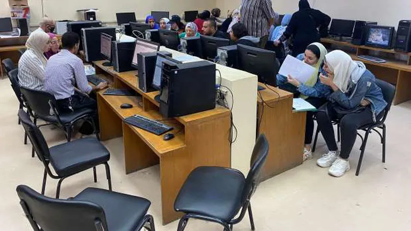 طلاب يسجلون رغباتهم- أرشيفية