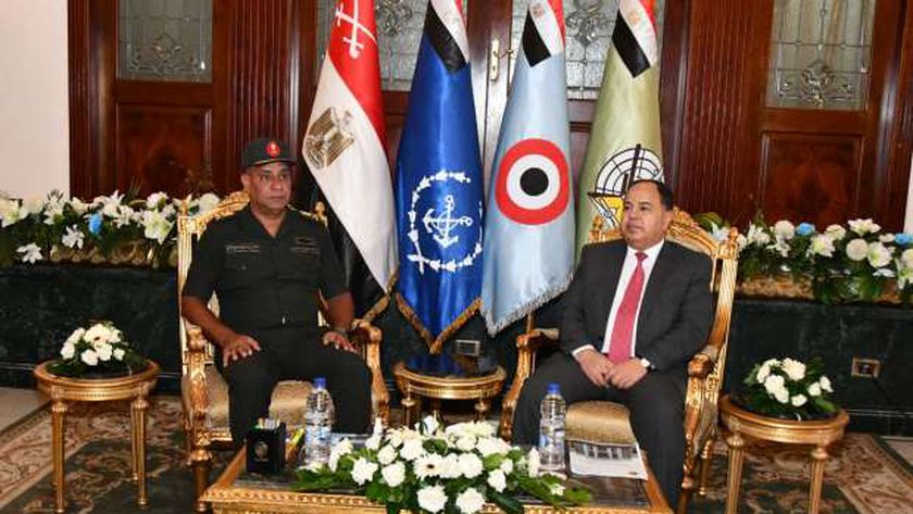 القوات المسلحة تنظم زيارة لوزير المالية بالكلية الحربية.. «صور»