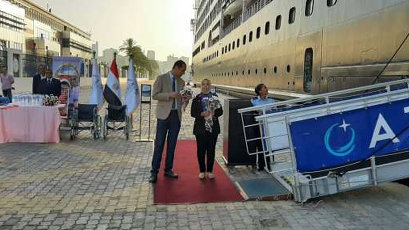 ميناء الإسكندرية يستقبل السفينة السياحية AZAMARA ONWARD
