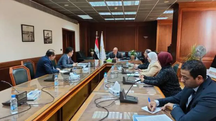 وزير الري خلال الاجتماع