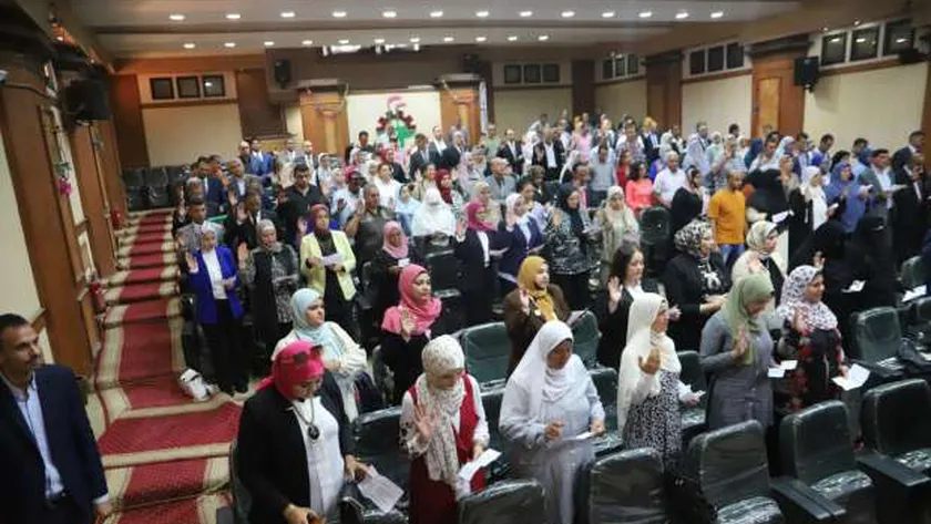 مفتشو القوى العاملة أثناء حلف اليمين