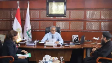 جانب من لقاء وزير القوى العاملة بالقمص رافائيل ثروت