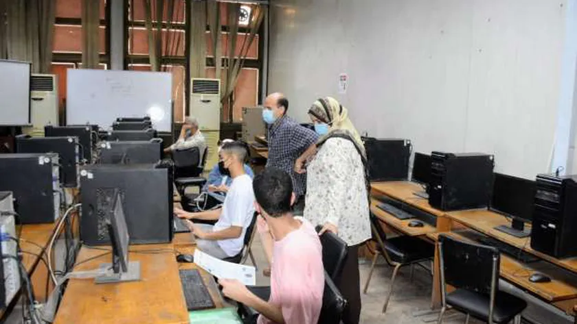 طلاب يسجلون رغباتهم - صورة أرشيفية