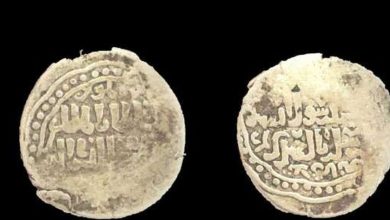 الكشف عن خبيئة تضم مجموعة من العملات بمدينة إسنا