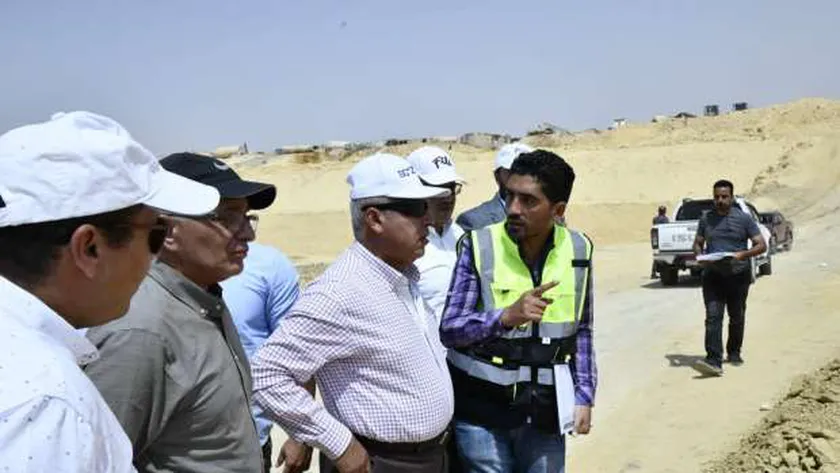 وزير النقل يتفقد مشروع الخط الأول للقطار الكهربائي السريع.. «ملحمة عظيمة»