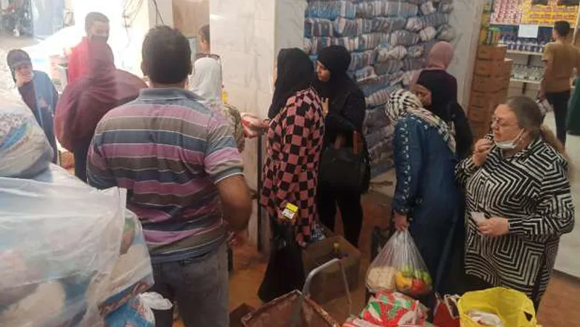 صرف السلع ببطاقة التموين - صورة أرشيفية