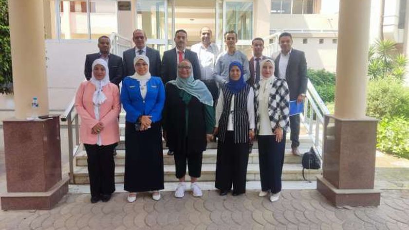 «هشام آمنة»: إعداد مدربين محترفين على الاستراتيجيات السكانية بالمحافظات