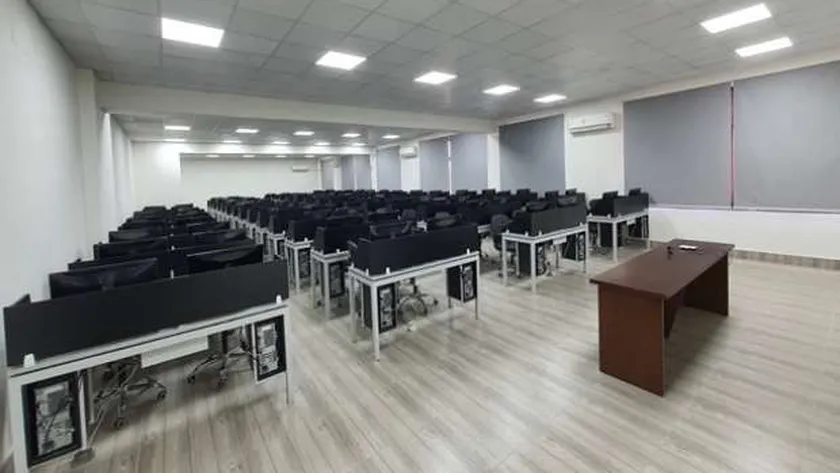 تجهيزات كلية تكنولوجيا الصناعة والطاقة- أرشيفية