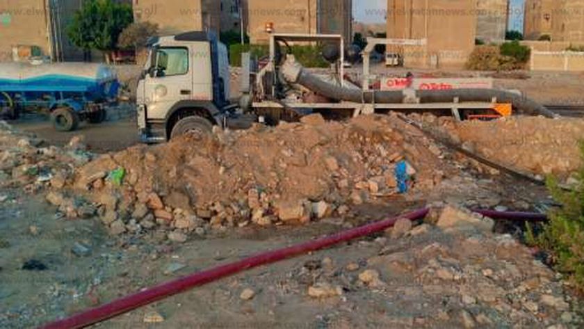 خلال قيام فرق الطواريء بشركات المياه بأصلاح اعطال الخدمة "ارشيفية"