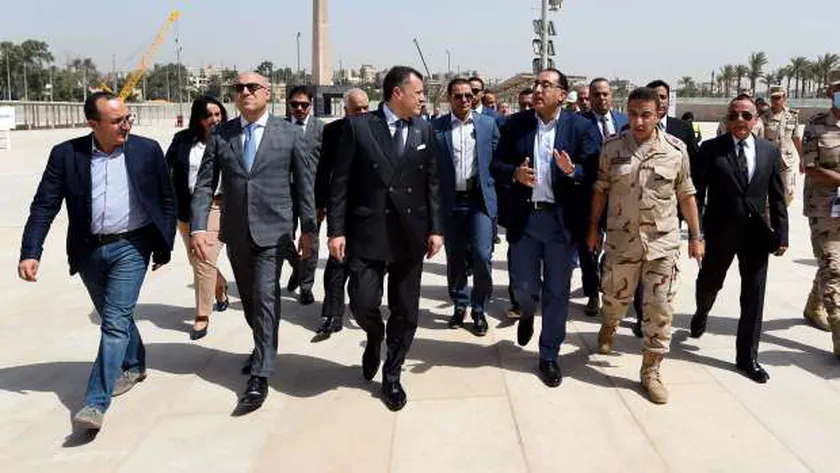 رئيس الوزراء يتجول بالمتحف المصري الكبير