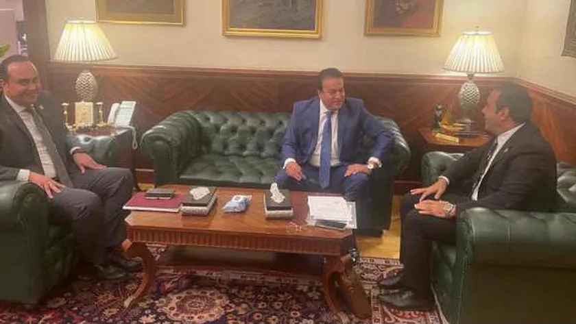 لقاء النائب محمود حسين ووزير الصحة