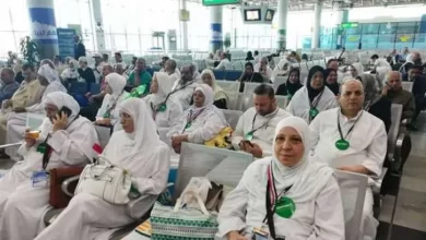 معتمرون  خلال سفرهم لأداء  العمرة  "أرشيفية "