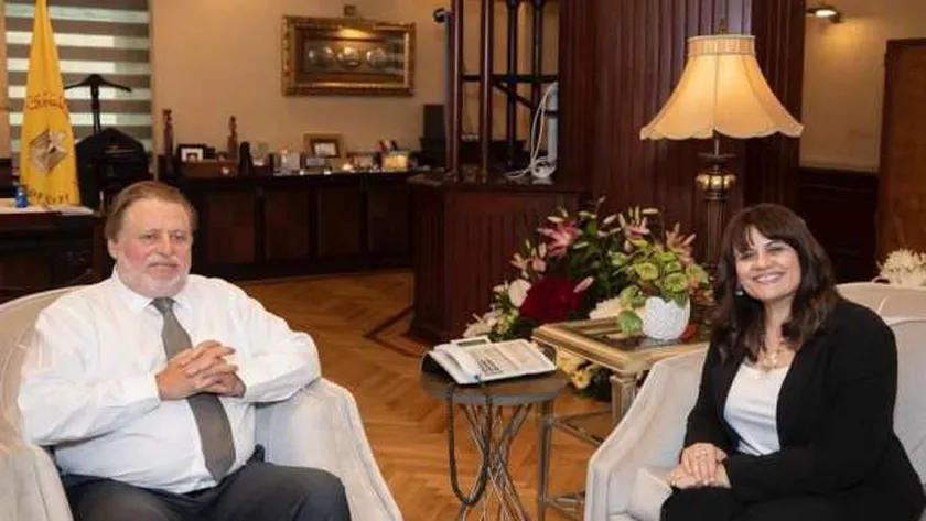 جانب من اجتماع وزيرة الهجرة ومحافظ البنك المركزي