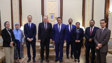 «الصحة» تبحث مع مسؤولين أوروبيين بناء المنشآت الذكية وتوطين صناعة اللقاحات بمصر