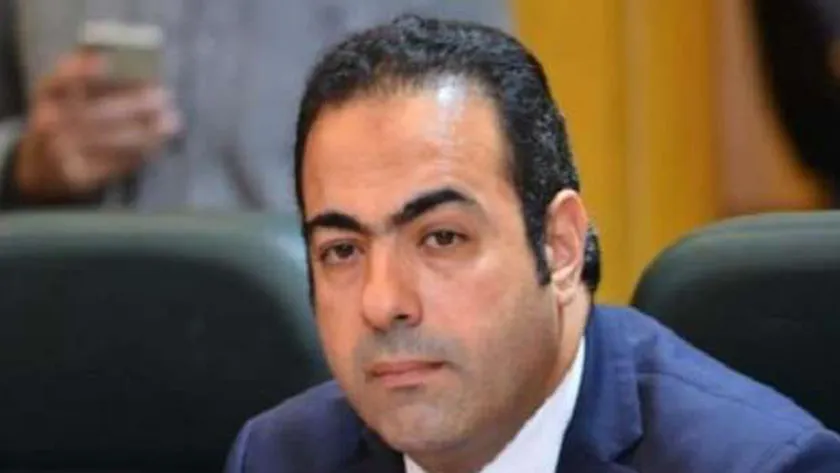 الدكتور محمود حسين