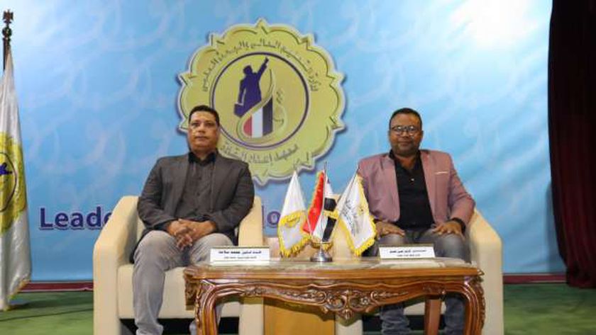 «إعداد القادة» ينظم محاضرتين عن فن الكاريزما والقيادة لتنمية مهارات الطلاب