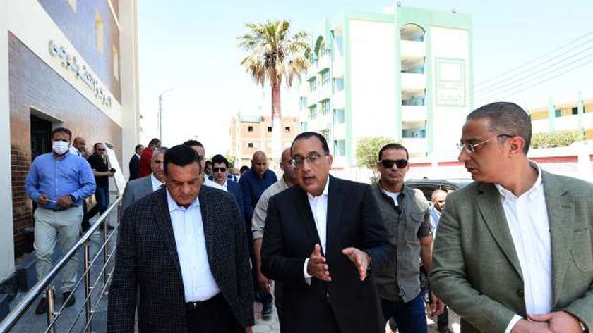 مدبولي يتفقد مشروعات حياة كريمة في قلهانة بالفيوم: ستغيّر حياة المصريين