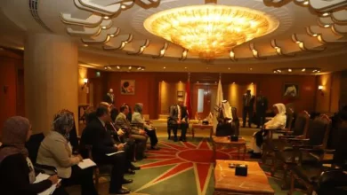 وزير القوى العاملة أثناء لقائه مع وفد الكويت