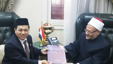 المفتي خلال استقباله سفير ماليزيا