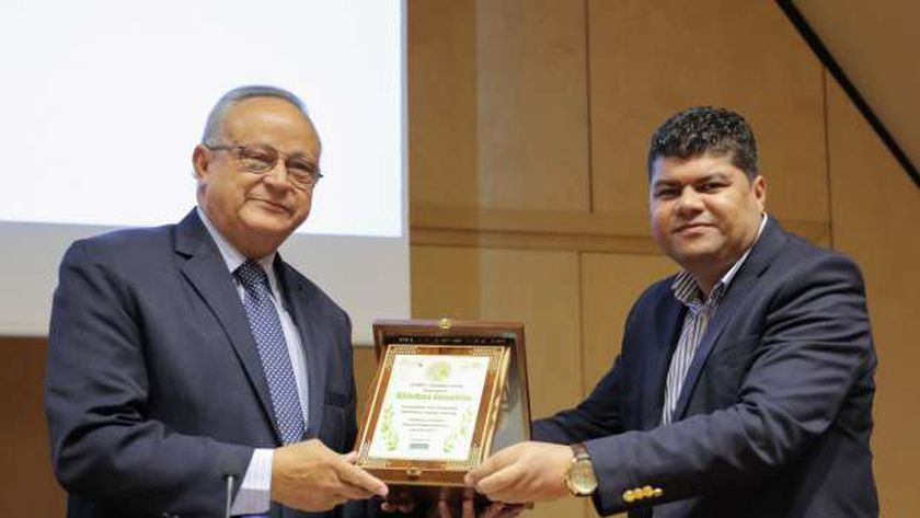 الدكتور أحمد زايد مدير مكتبة الإسكندرية