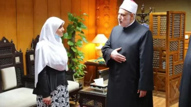 الأزهر يكرم الطالبة الفائزة بتمثيل مصر