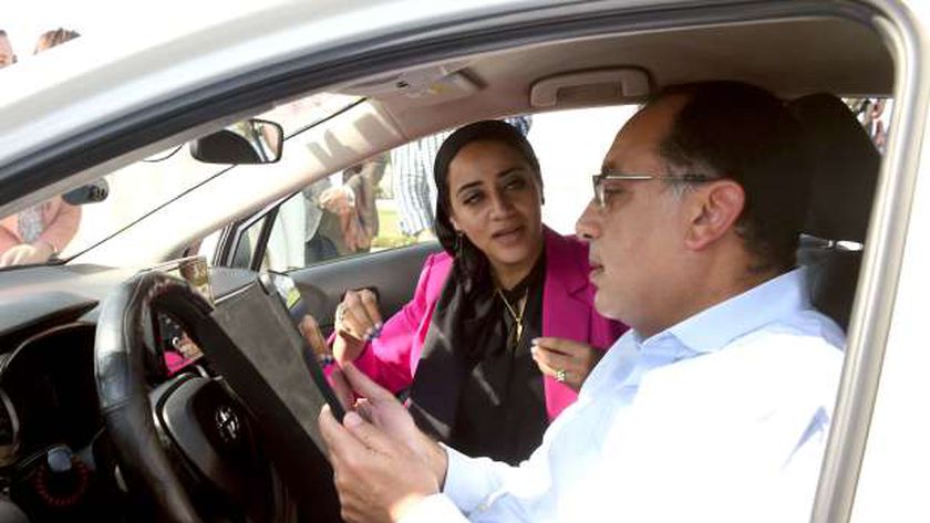 مدبولي يتابع تطبيقات منظومة الحلول الرقمية الذكية والدفع الإلكتروني بشرم الشيخ