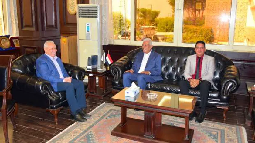 محافظ الأقصر ونقيب الزراعيين