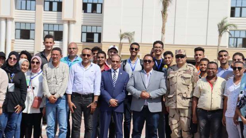 معهد إعداد القادة بالتعاون مع جامعة قناة السويس ينظمان رحلة بحرية للطلاب