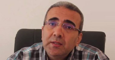 القمر يقترن اليوم بالنجم بولوكس ألمع نجوم برج الجوزاء فى مشهد بديع بسماء مصر