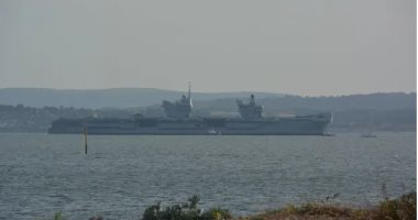 البحرية البريطانية: كيان يدعى تبعيته للجيش اليمنى يأمر سفينة بتغيير مسارها