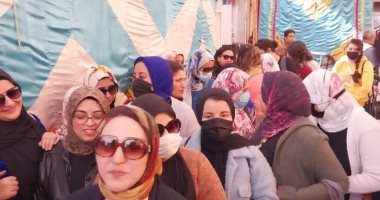 توافد الناخبين على لجان المعادى قبل بداية التصويت فى ثانى أيام انتخابات الرئاسة