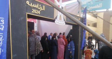 السيدات يزين طابور التصويت بانتخابات الرئاسة بـ"الفنون الجميلة" بالزمالك