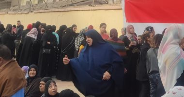 احتشاد المواطنين أمام اللجان للإدلاء بأصواتهم فى انتخابات الرئاسة بالعباسية