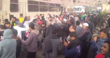 احتفالات على أنغام الأغانى الوطنية أمام اللجان الانتخابات بالحوامدية