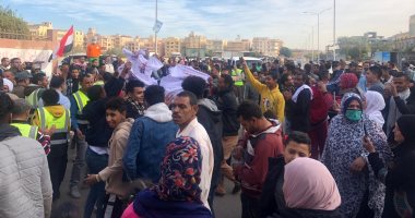 الشباب يتصدرون المشهد الانتخابى بلجنة مدرسة الإسكان فى العبور.. فيديو