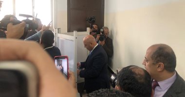 وزير النقل يدلى بصوته فى الانتخابات الرئاسية بالتجمع الخامس