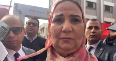 وزيرة التضامن تدلى بصوتها أمام اللجنة الانتخابية بمدرسة بدر بالدقى.. صور