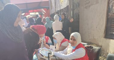 فريق طبى أمام اللجان لمساعدة الناخبين صحيا أثناء التصويت بانتخابات الرئاسة