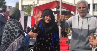 مسنة 80 عامًا تدلى بصوتها فى الانتخابات الرئاسية بالتجمع الخامس