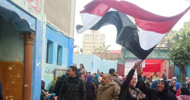علم مصر يزين اللجان الفرعية للانتخابات الرئاسية فى مصر القديمة.. صور