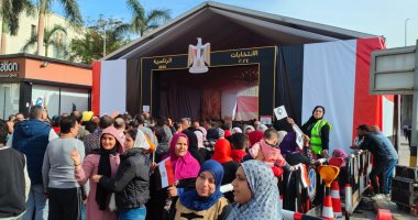 إقبال كثيف للمشاركة فى الانتخابات الرئاسية بلجنة "محطة مصر".. صور