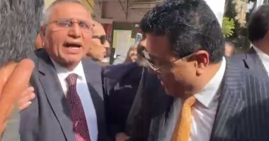 وصول المرشح عبد السند يمامة لمدرسة بدر  للإدلاء بصوته فى انتخابات الرئاسة.. صور