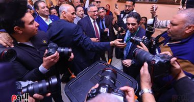 المرشح الرئاسى عبد السند يمامة يدلى بصوته ويطالب الناخبين بـ"حسن الاختيار"