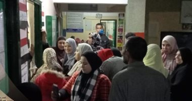 توافد حاشد للناخبين على لجان الاقتراع قبل ساعة من انتهاء اليوم الثانى للانتخابات